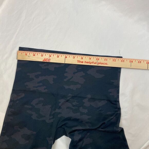 Spanx Look At Me Now Seamless 7/8 25'' Leggings Black Camo Size Medium Gym - Picture 9 of 11